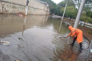 Chuva deixa pontos de alagamento em Limeira