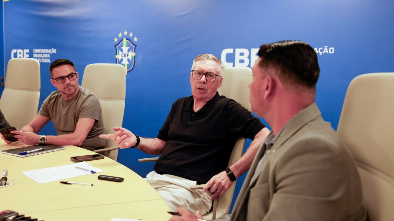 Comissão Técnica da Seleção participa de reunião da FIFA sobre arbitragem para a Copa do Mundo de 2026
