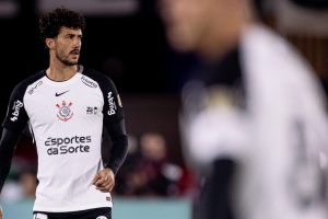 Corinthians arranca empate do Santa Fe nos acréscimos