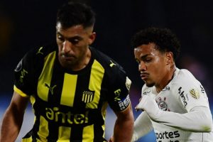 Corinthians empata com o Peñarol no Uruguai e assegura o primeiro lugar do grupo