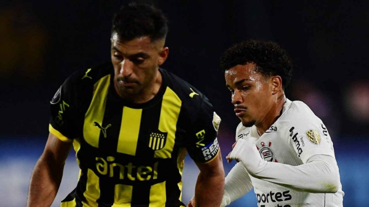 Corinthians empata com o Peñarol no Uruguai e assegura o primeiro lugar do grupo
