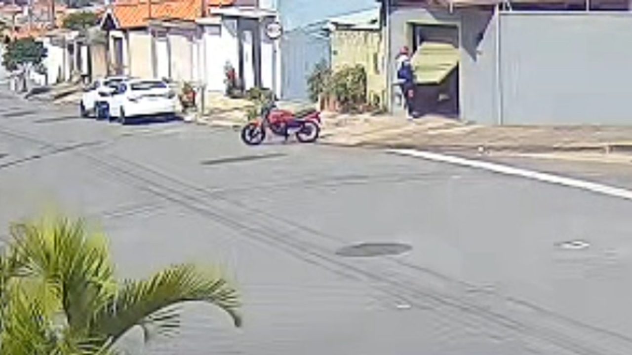 Criminosos invadem casa e furtam moto e aspirador no Nobreville, em Limeira