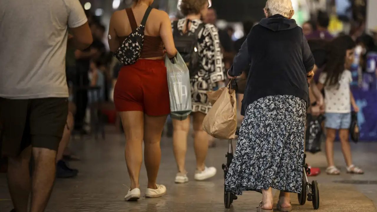 Defeitos em calçadas fazem 42 dos idosos terem medo de cair