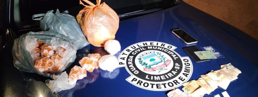 GCM encontra carro abandonado com mais de 700 porções de drogas no Ernesto Kuhl, em Limeira
