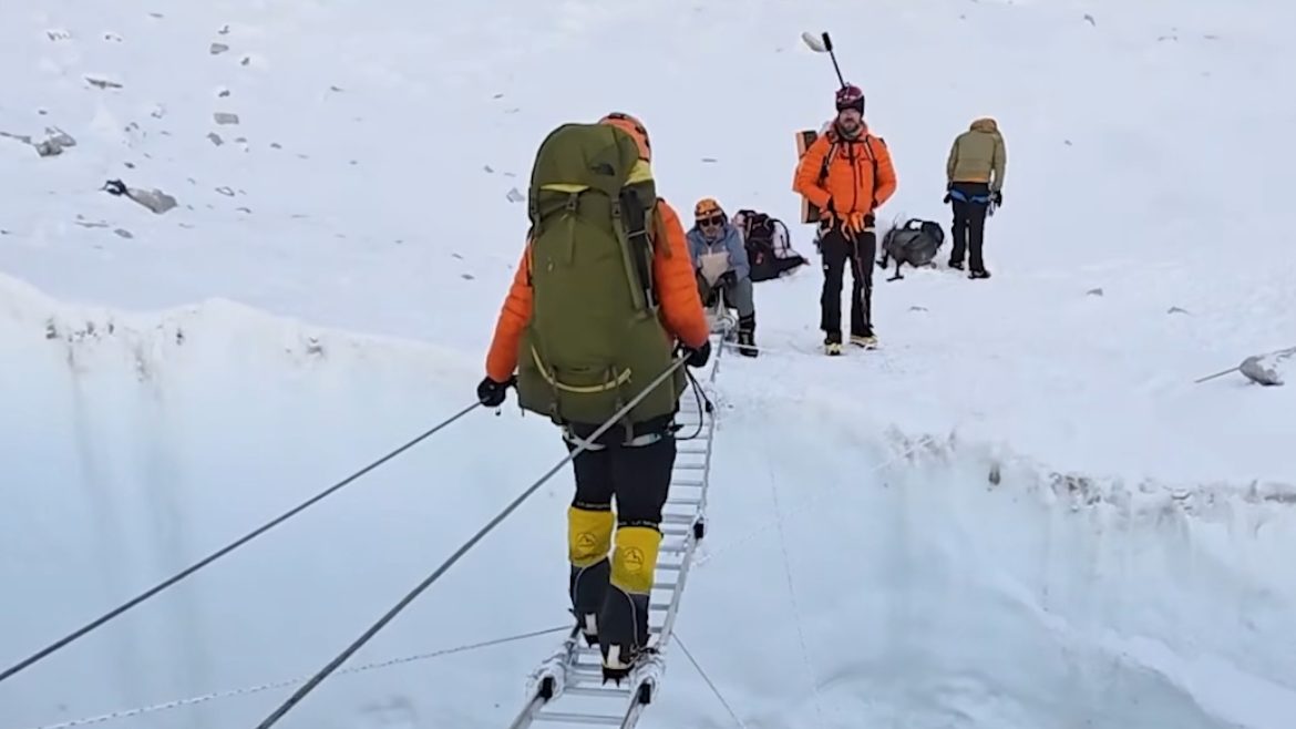 Montanhista Brasileiro alcança o cume do Everest