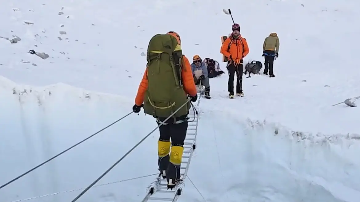 Montanhista Brasileiro alcança o cume do Everest