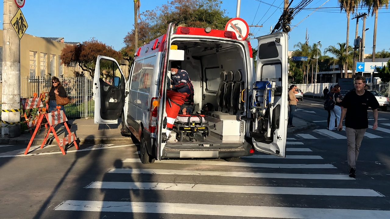 Idosa fica ferida após ser atropelada por moto em Limeira
