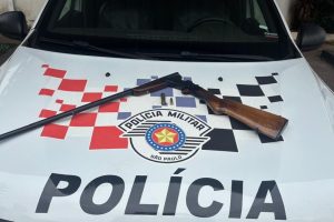 Jovem é preso após PM encontrar espingarda e munições em casa no Jd. Anhanguera, em Limeira