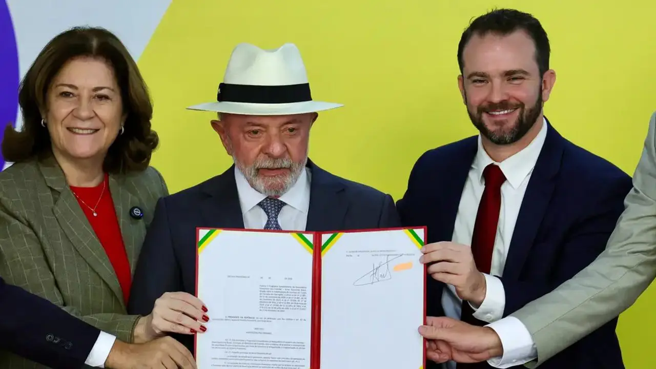Lula anuncia novo Desenrola para quem ganha até R$ 8,1 mil