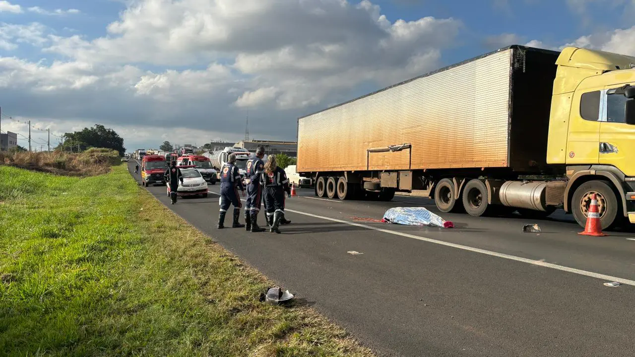 Motociclista morre atropelado na Rodovia Anhanguera, em Limeira