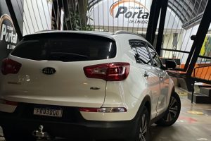 Motorista derruba portão de escola em Limeira e abandona veículo no local