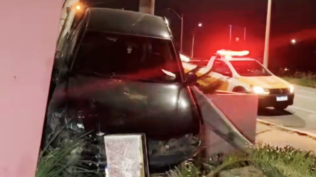 Motorista perde controle em Limeira