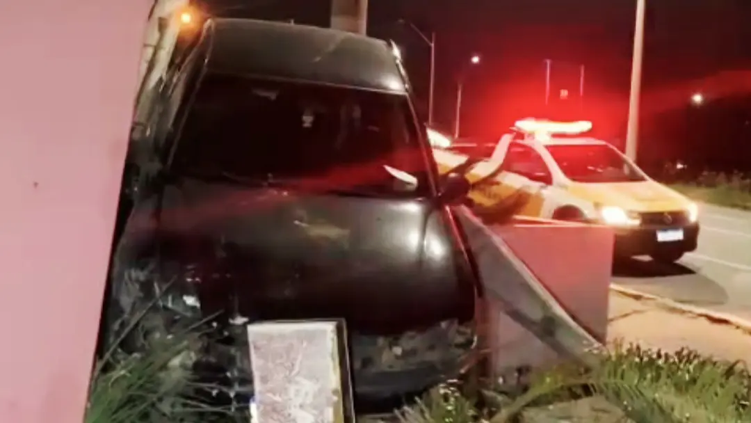 Motorista perde controle em Limeira