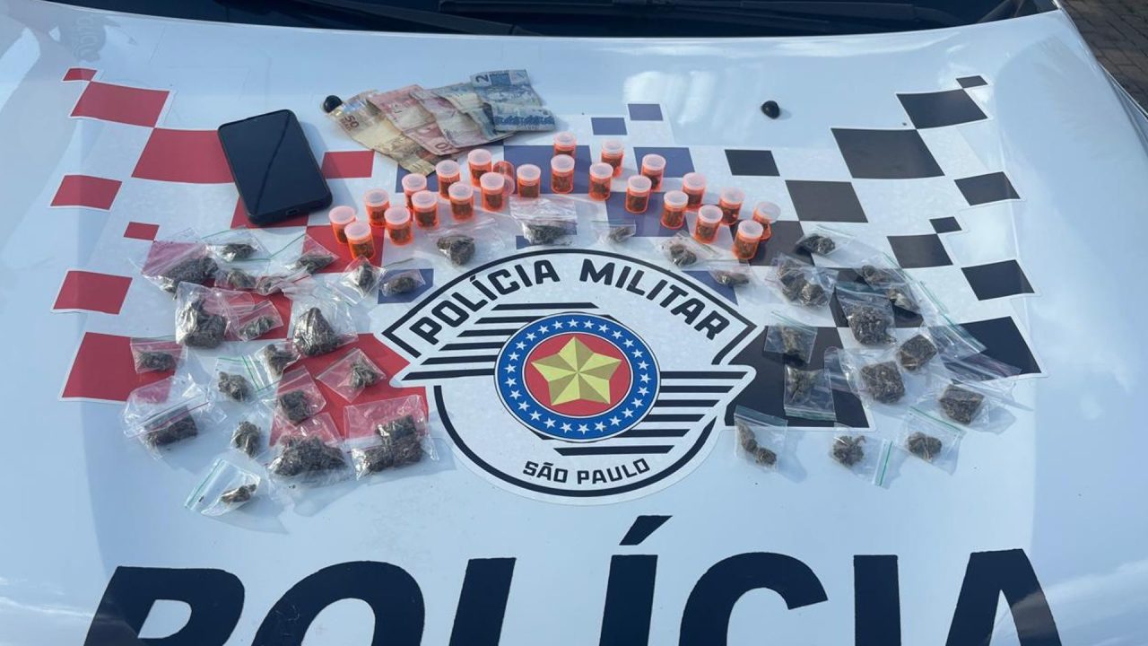 Mulher é presa com porções de maconha durante ação no Jardim Odécio Degan, em Limeira