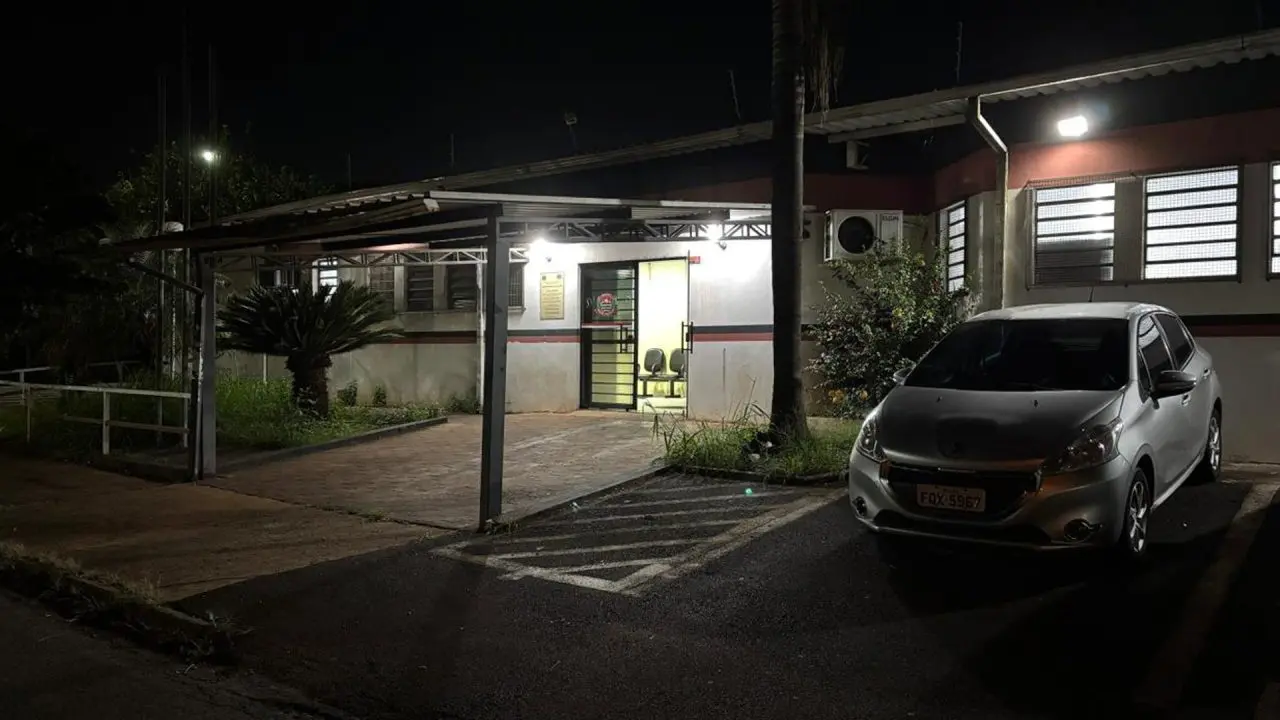 Mulher se tranca em banheiro após ameaças de companheiro em Iracemápolis
