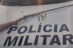 PM encontra espingarda escondida em área de mata em Iracemápolis
