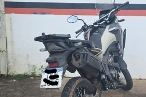 PM recupera moto furtada e prende homem em Limeira