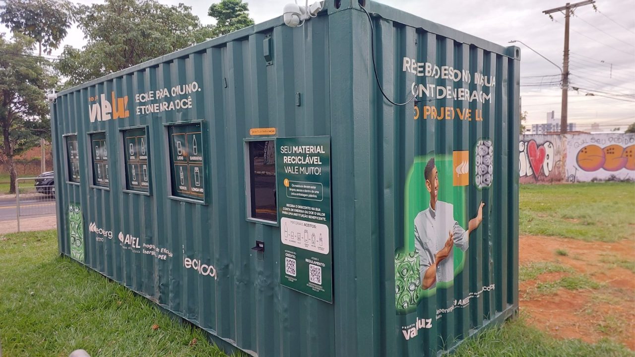 Parque Cidade recebe ponto para troca de recicláveis por desconto na conta de luz