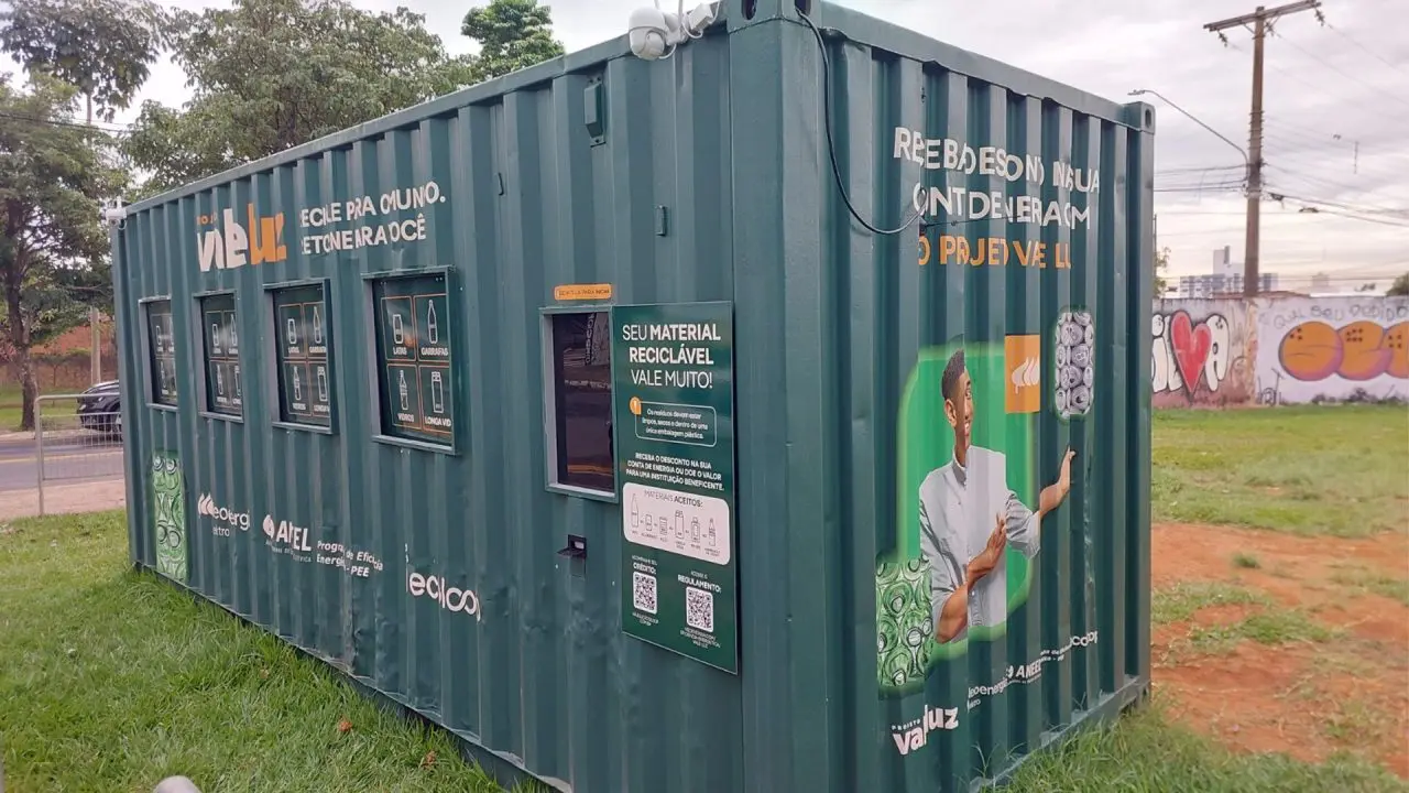 Parque Cidade recebe ponto para troca de recicláveis por desconto na conta de luz