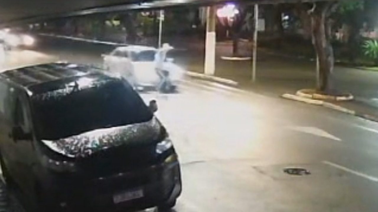 Pedestre fica ferido após atropelamento no Centro de Limeira
