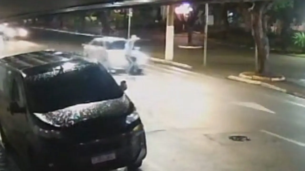Pedestre fica ferido após atropelamento no Centro de Limeira