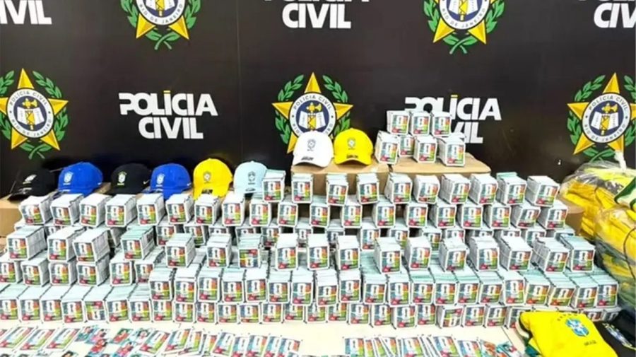 Polícia apreende mais de 200 mil figurinhas falsificadas da Copa