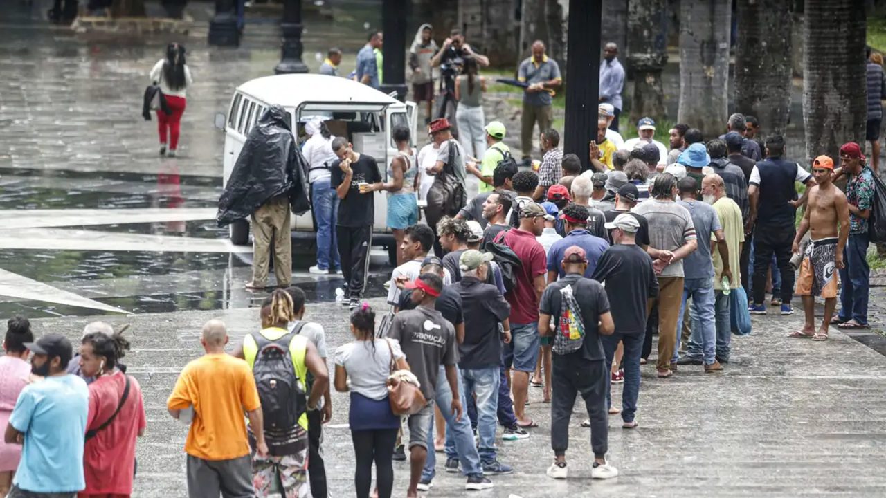 População em situação de rua passa de 388 mil em maio; SP lidera