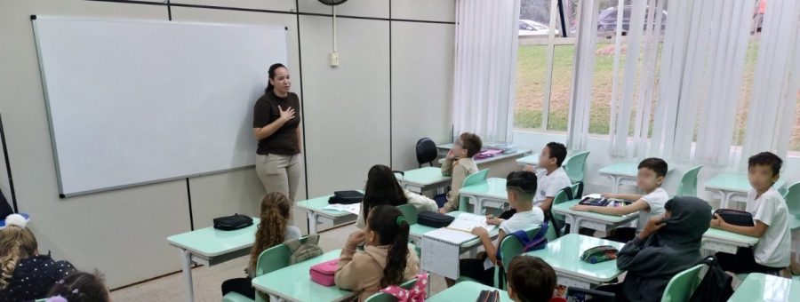 Retorno das aulas da Emeief Prada