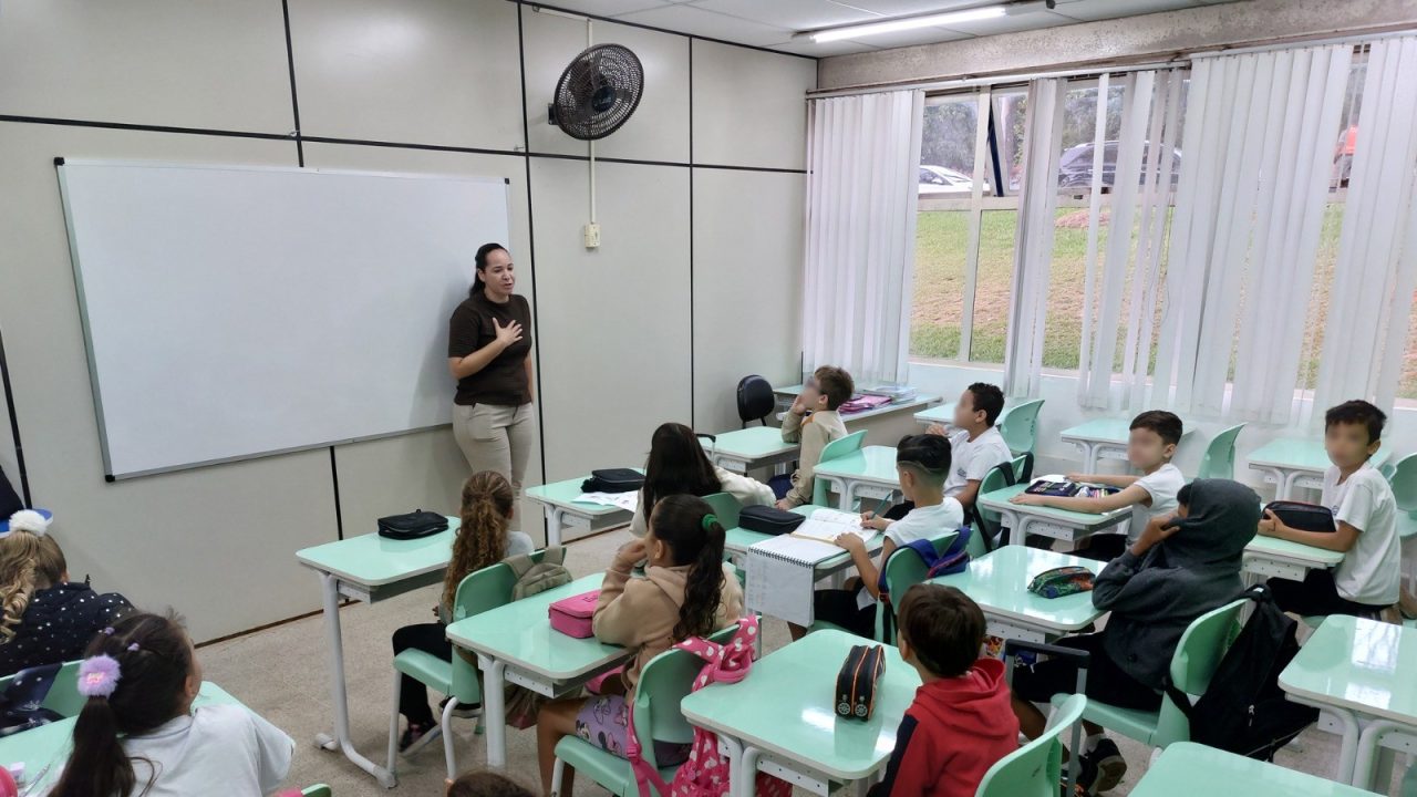 Retorno das aulas da Emeief Prada