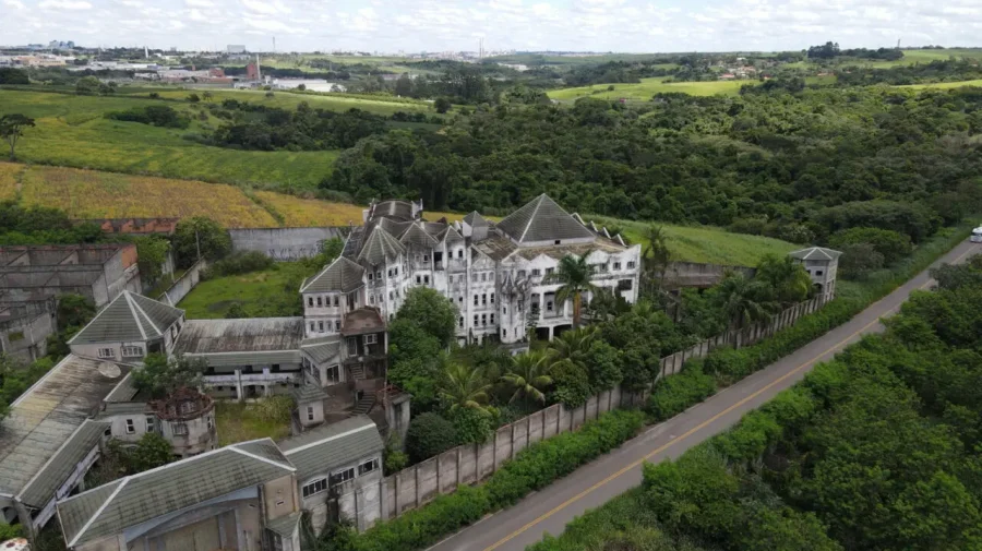 Saiba quais são os planos de Murilo Félix para o castelo de José Rico