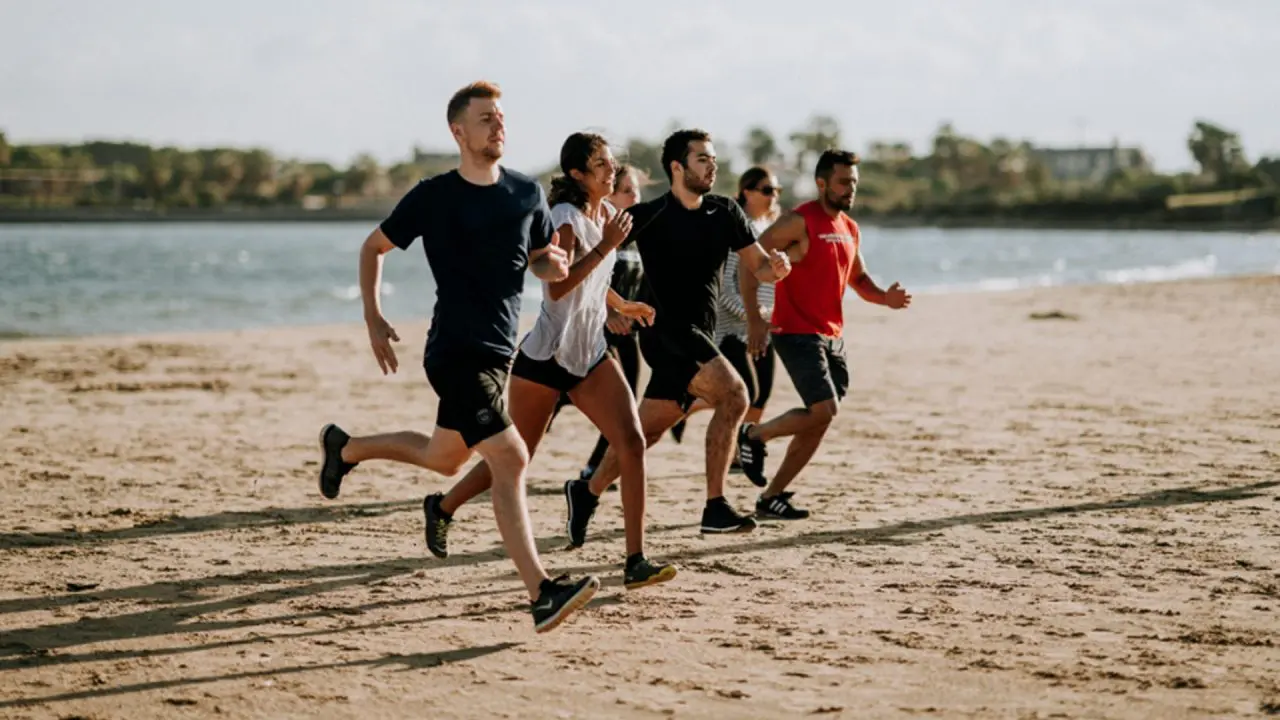 Só ir à academia não basta entenda por que o exercício diário não elimina risco de sedentarismo