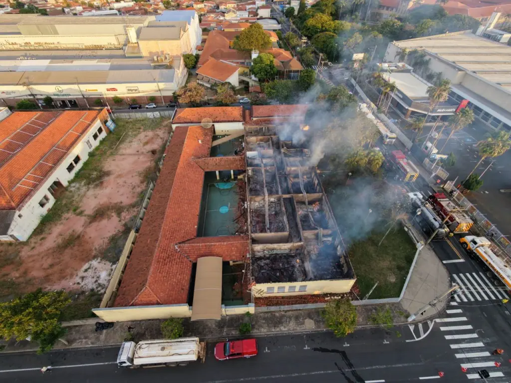 Tristeza veja como ficou Escola Prada após incêndio em Limeira