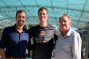 Campeão olímpico César Cielo ministra clínica de natação em Limeira