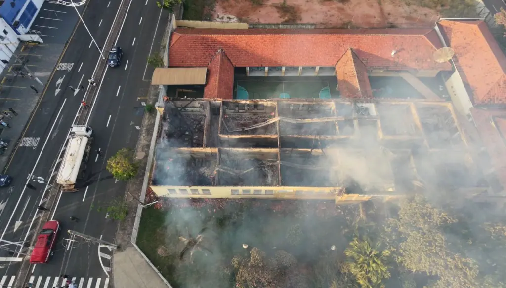 exclusivo veja destruição da escola prada