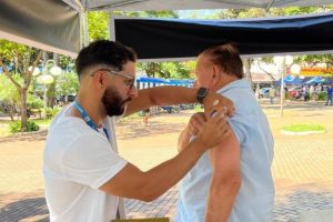 Prefeitura leva vacinação itinerante à Praça das Nações Unidas