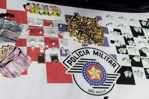 Adolescente é flagrado com mais de 300 porções de drogas em Limeira