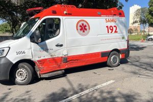 Ambulância do Samu se envolve em acidente durante atendimento em Limeira