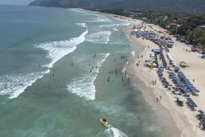Cetesb atualiza bandeiras que mostram se as praias são próprias para banho no litoral paulista