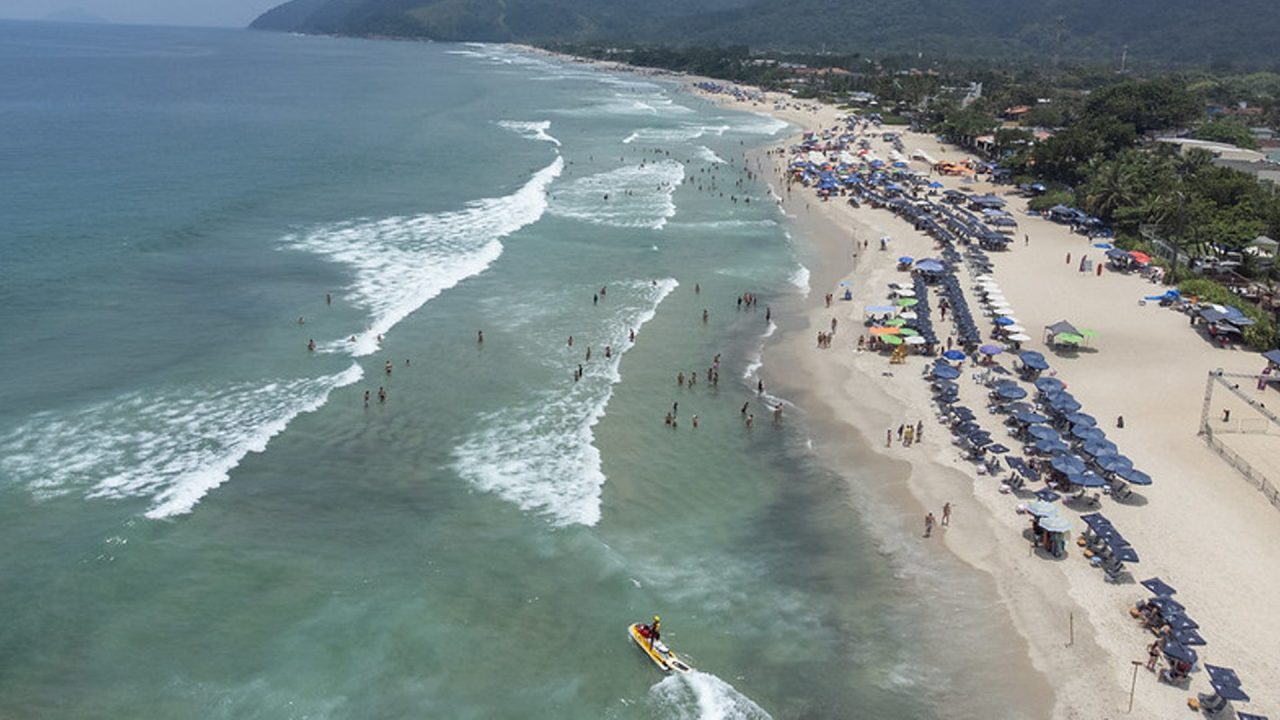 Cetesb atualiza bandeiras que mostram se as praias são próprias para banho no litoral paulista