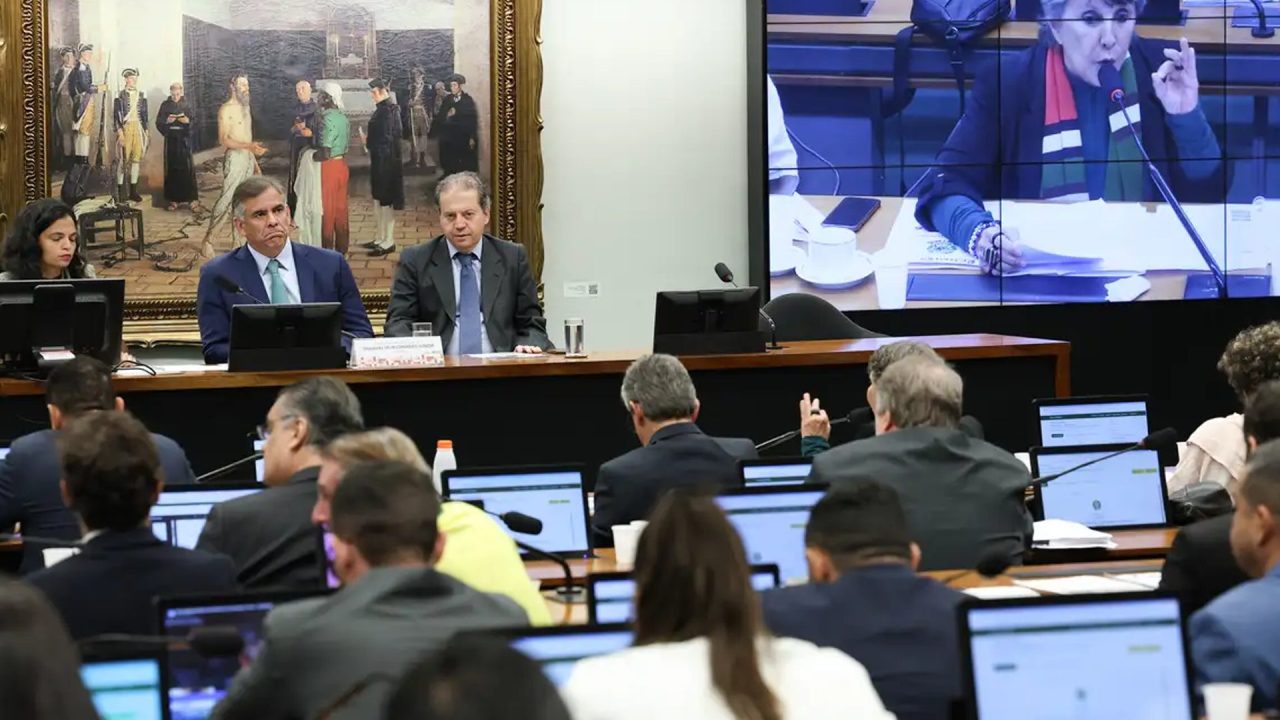 Comissão da Câmara aprova redução da maioridade penal para 16 anos