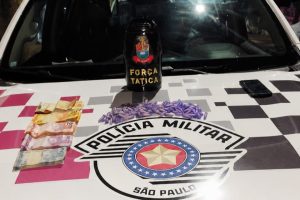 Dupla é presa com 132 pinos de cocaína no Ernesto Kuhl