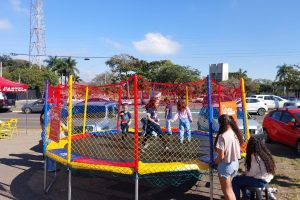 Feiras livres de Limeira ganham pula-pula para crianças aos domingos