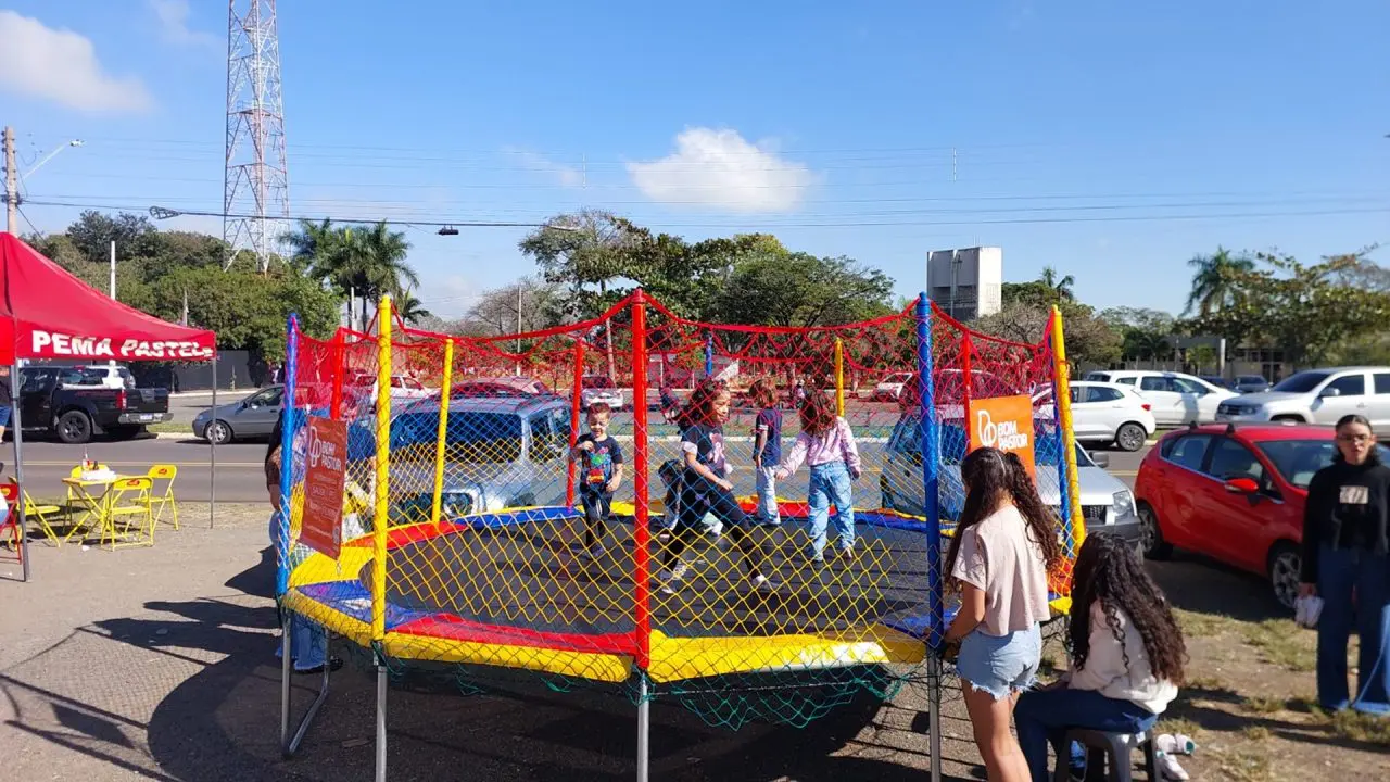 Feiras livres de Limeira ganham pula-pula para crianças aos domingos