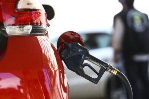 Governo prevê aumento de etanol na gasolina de 30 para até 32