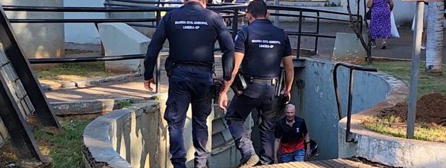 Homens são detidos fazendo sexo em banheiro da Praça Toledo Barros