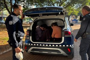 Homens são detidos fazendo sexo no banheiro da Praça Toledo Barros
