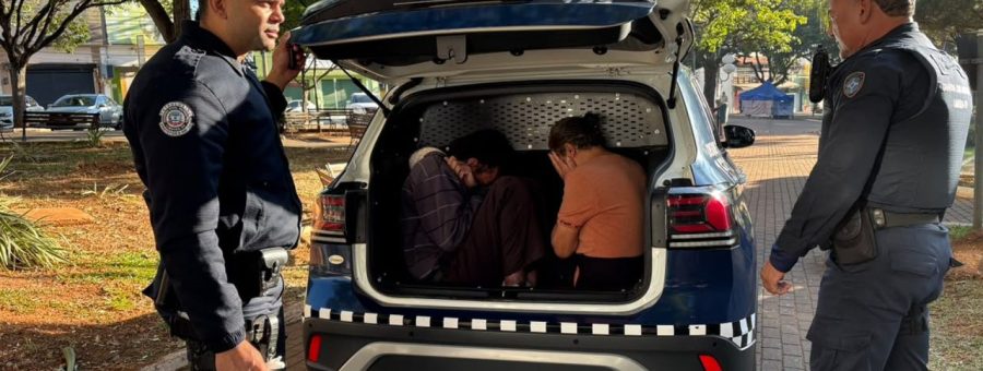 Homens são detidos fazendo sexo no banheiro da Praça Toledo Barros