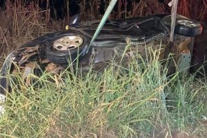Jovem morre após carro capotar e cair em cacimba em estrada rural de Limeira