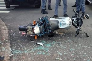 Jovem sem habilitação bate moto após fugir da PM em Limeira