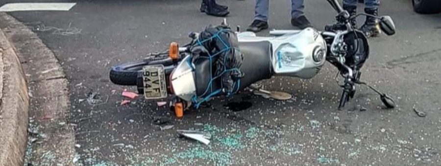 Jovem sem habilitação bate moto após fugir da PM em Limeira